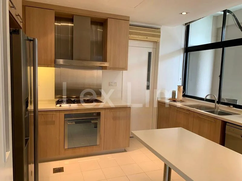 3 Bed Condo for Rent in  The Colonnade - Image 10