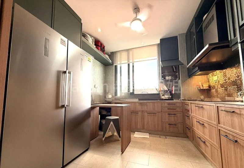 7 Bed Corner Terrace (Landed) for Sale in  Teacher's Housing Estate - Image 4