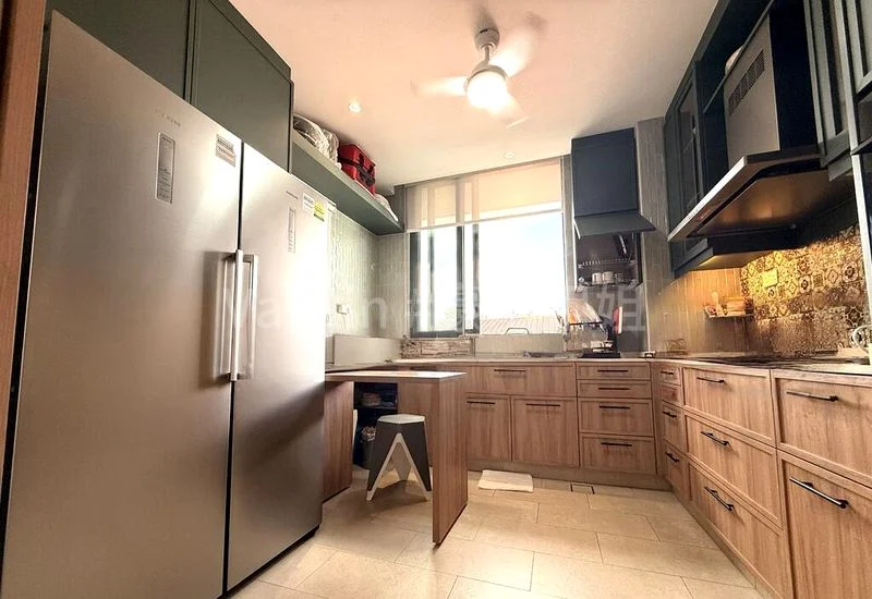 7 Bed Corner Terrace (Landed) for Sale in  Teacher's Housing Estate - Image 7