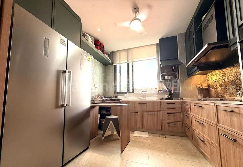 7 Bed Corner Terrace (Landed) for Sale in  Teacher's Housing Estate - Image 9