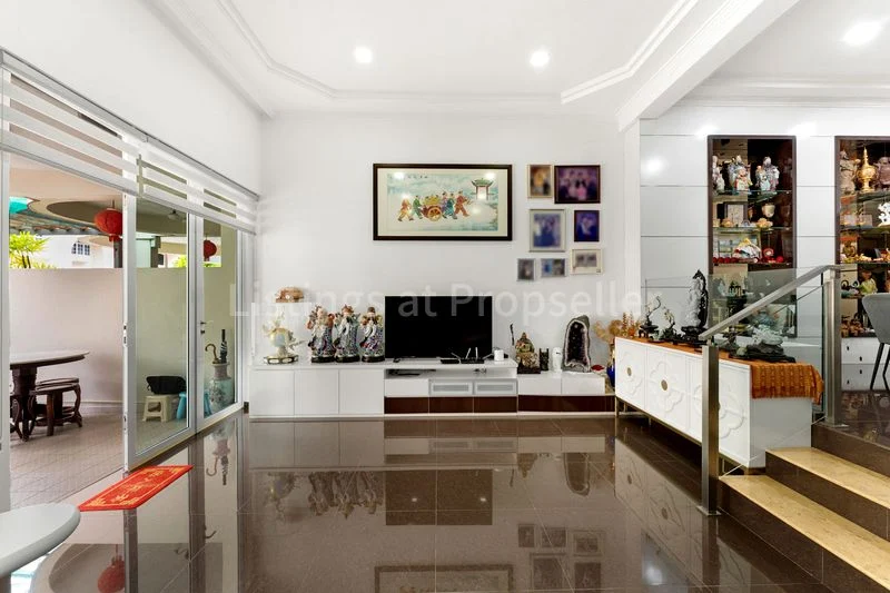 4 Bed Terraced House (Landed) for Sale in Bedok Ria - Image 2