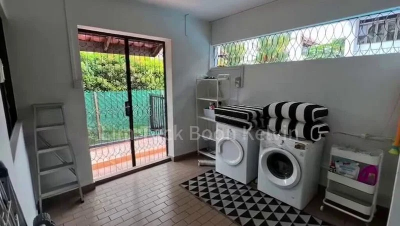5 Bed Semi-Detached House (Landed) for Rent in  Regent Villas - Image 5