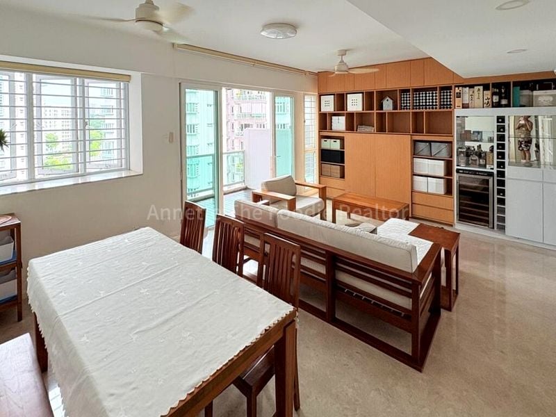 4 Bed Apartment (Condo) for Sale in  The Warren - Image 2