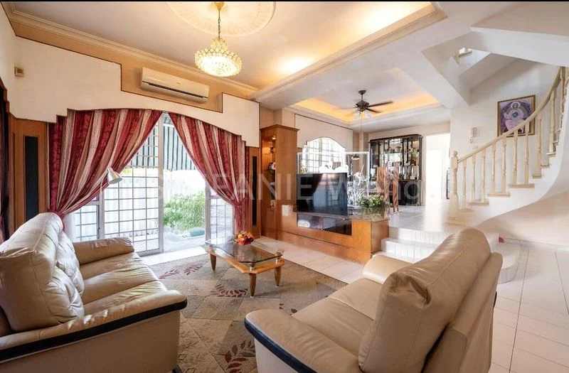 5 Bed Corner Terrace (Landed) for Sale in Palm Haven - Image 1