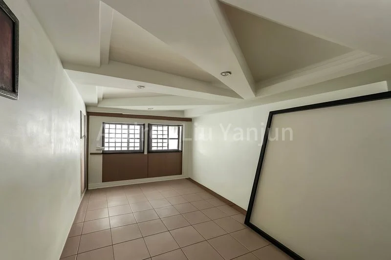 4 Room (4A) HDB for Sale in  891 Tampines Avenue 8 - Image 4