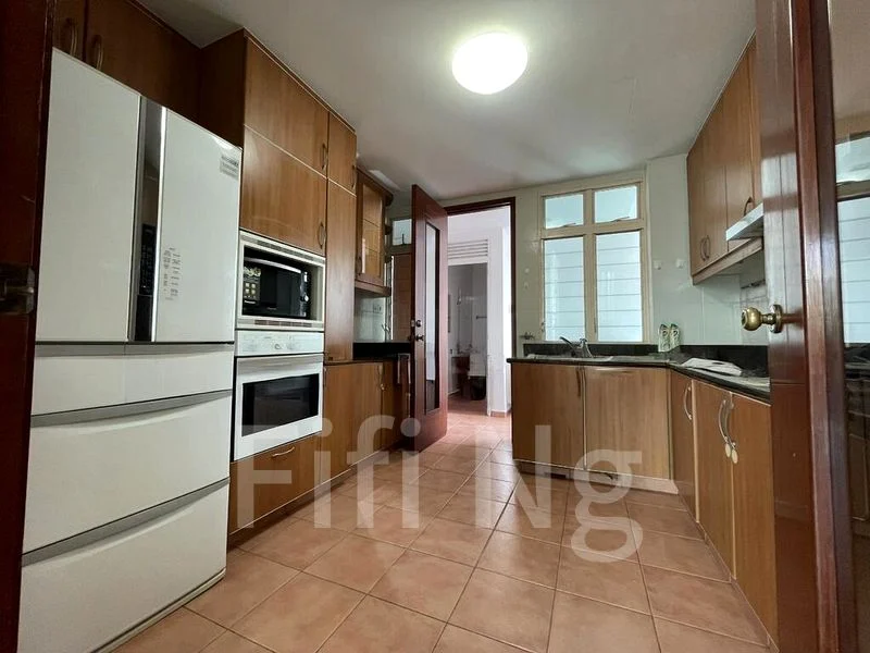 4 Bed Condo for Sale in  Melrose Park - Image 5