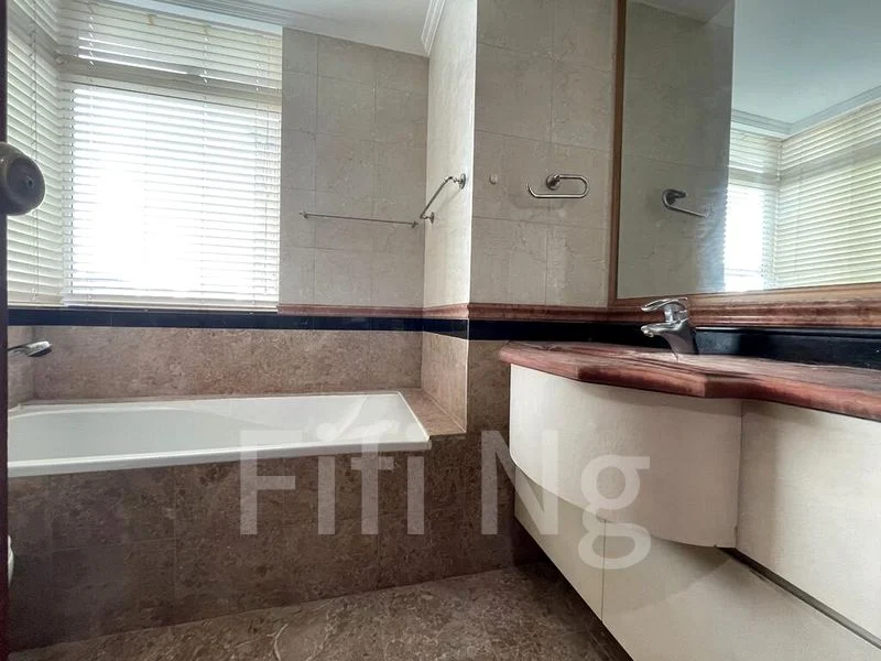 4 Bed Condo for Sale in  Melrose Park - Image 4