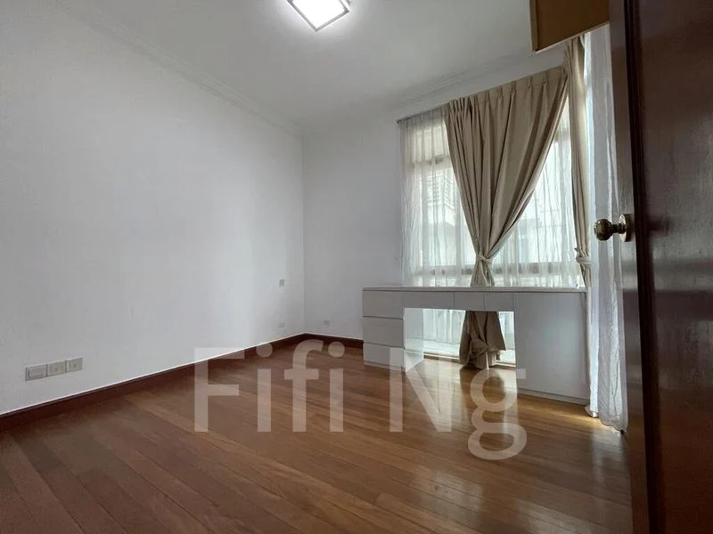 4 Bed Condo for Sale in  Melrose Park - Image 3