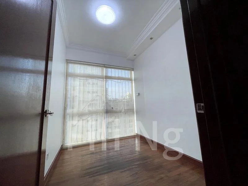 4 Bed Condo for Sale in  Melrose Park - Image 2