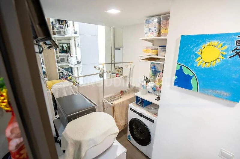 3 Bed Executive Condo for Sale in  Ola - Image 7