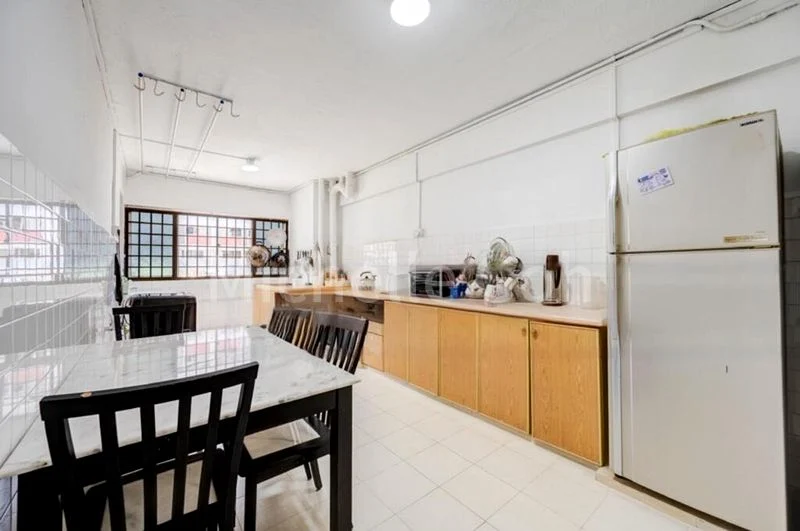 4 Room (4A) HDB for Sale in  412 Jurong West Street 42 - Image 6