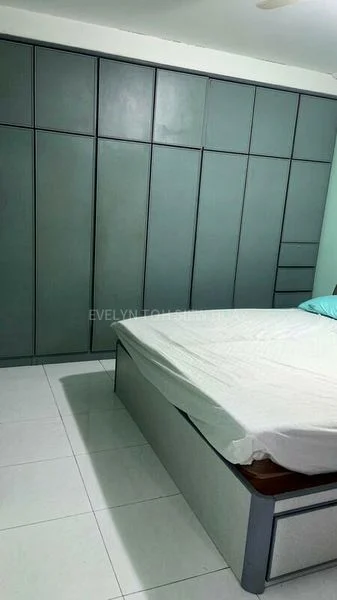 Executive HDB for Rent in 161 Yung Ping Road - Image 1