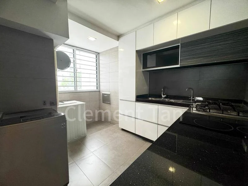 5 Room (5STD) HDB for Sale in  20 Holland Drive - Image 2