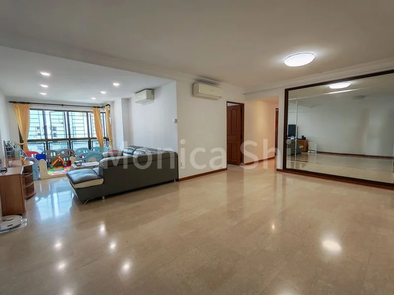 Executive HDB for Sale in 286B Toh Guan Road - Image 1