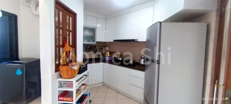 Executive HDB for Sale in 286B Toh Guan Road - Image 12