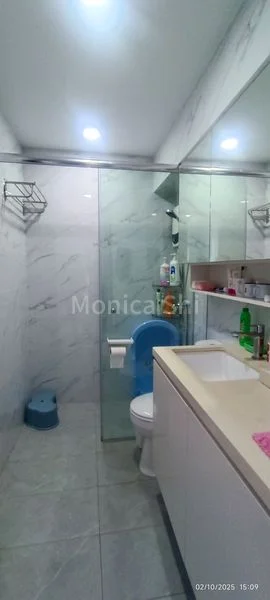 Executive HDB for Sale in 286B Toh Guan Road - Image 11