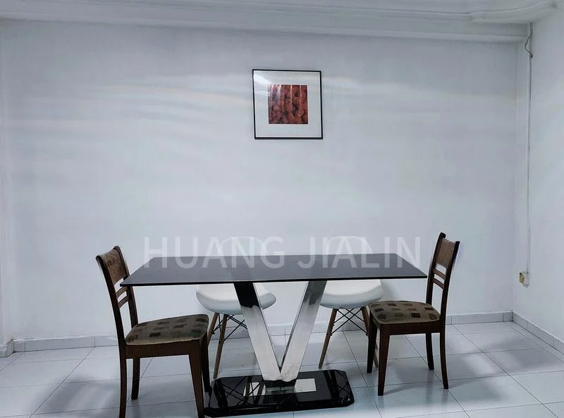 4 Room (4A) HDB for Rent in 924 Hougang Avenue 9 - Image 2