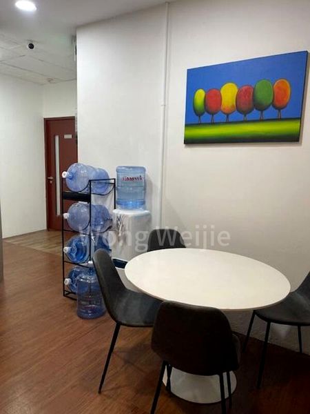 Office for Rent: Sultan Plaza - Image 1