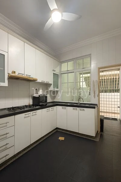 5 Bed Semi-Detached House (Landed) for Rent in  Eastwood Road - Image 4