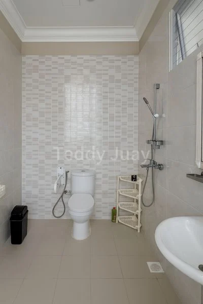 5 Bed Semi-Detached House (Landed) for Rent in  Eastwood Road - Image 13