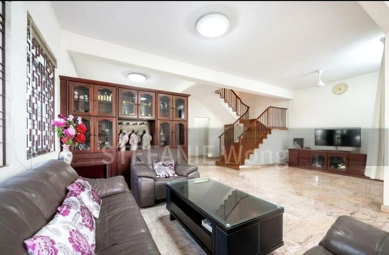 6 Bed Corner Terrace (Landed) for Sale in Balam Gardens - Image 2