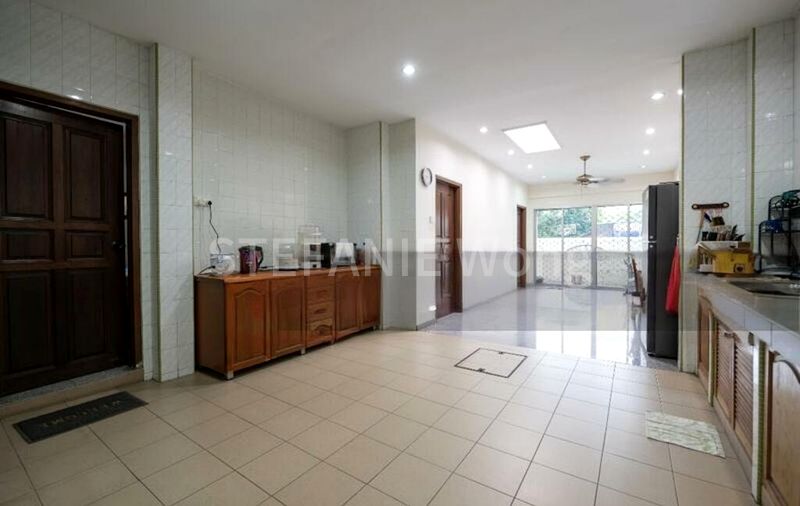 6 Bed Corner Terrace (Landed) for Sale in Balam Gardens - Image 3