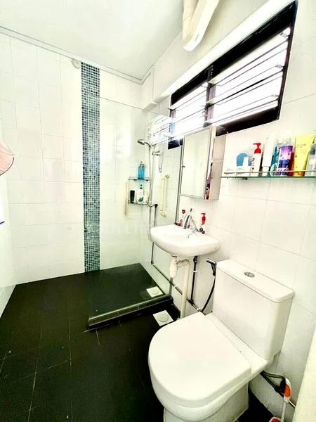 Executive HDB for Sale in  614 Yishun Street 61 - Image 4