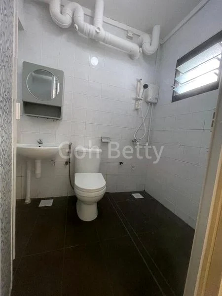 Master Room (HDB) for Rent in  141 Lorong 2 Toa Payoh - Image 2