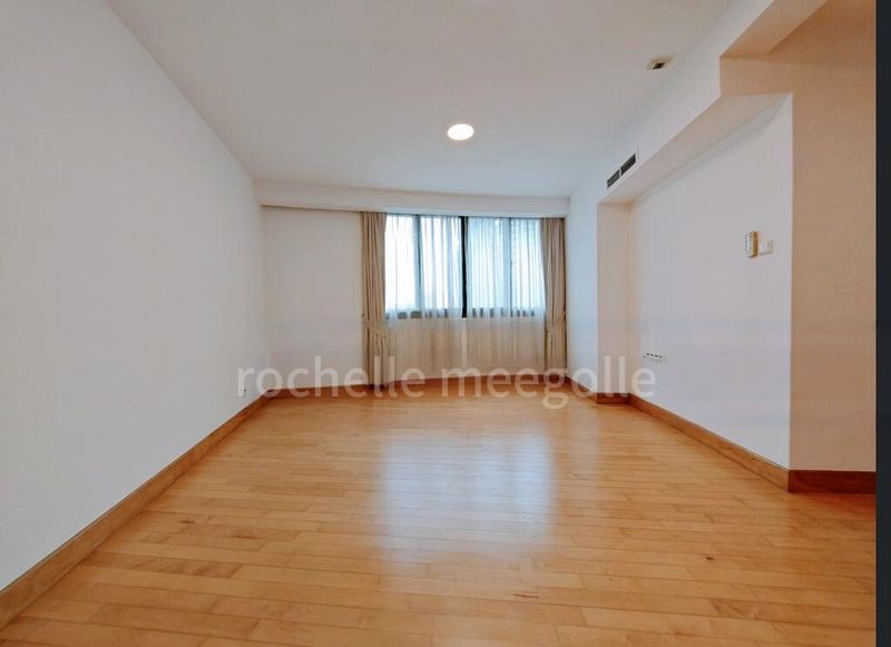 4 Bed Condo for Rent in  Grange 70 - Image 4