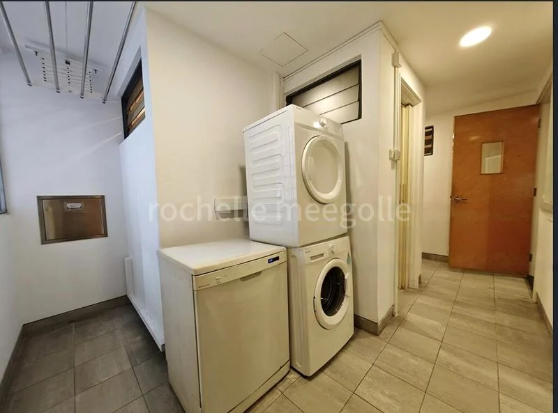 4 Bed Condo for Rent in  Grange 70 - Image 1