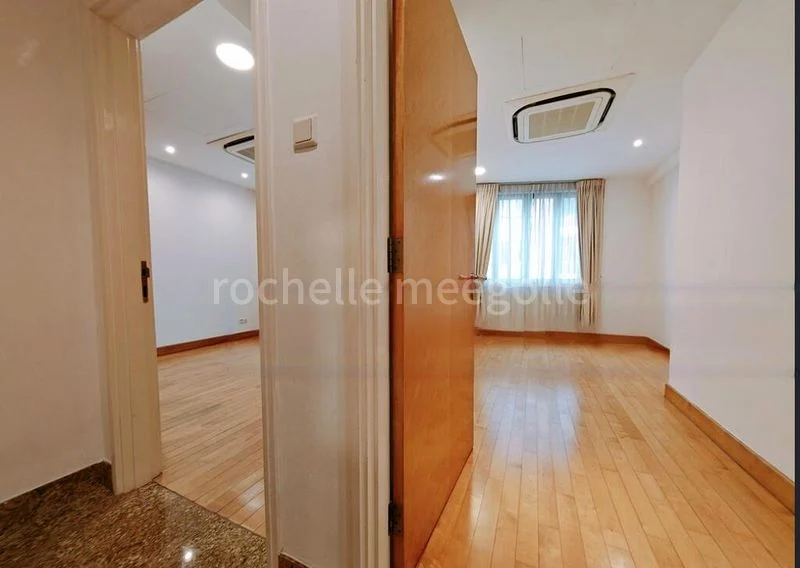 4 Bed Condo for Rent in  Grange 70 - Image 3