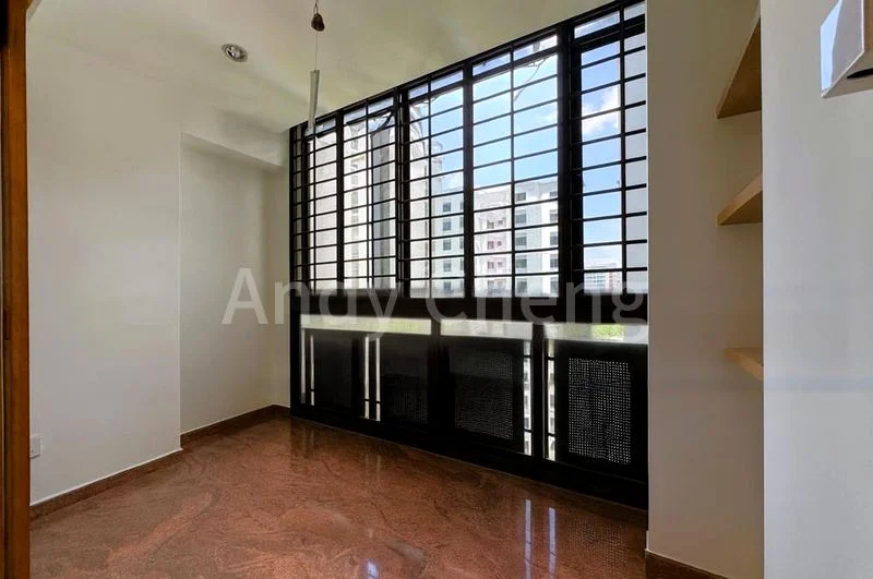 5 Room (5I) HDB for Sale in  202C Sengkang East Road - Image 4