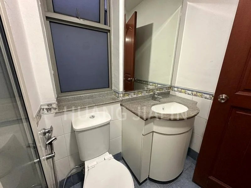 Room (Landed) for Rent in D'manor - Image 4