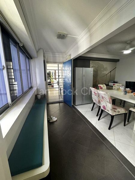 Executive HDB for Sale in  713 Pasir Ris Street 72 - Image 2