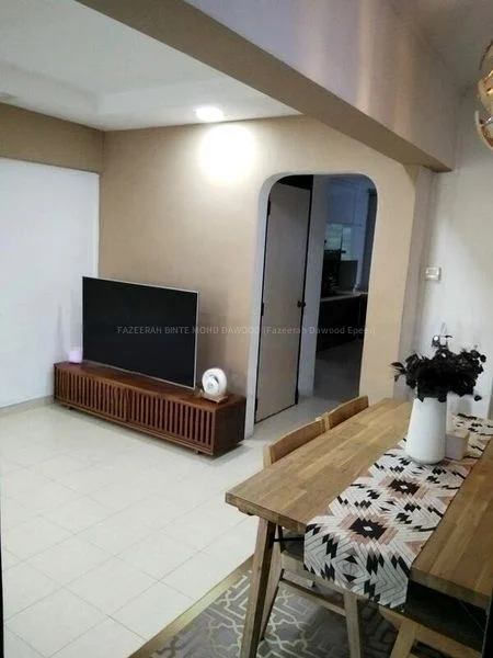 3 Room (3NG) HDB for Sale in  215 Jurong East Street 21 - Image 2