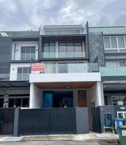 6 Bed Terraced House (Landed) for Sale in Palm Grove Condominium - Image 1