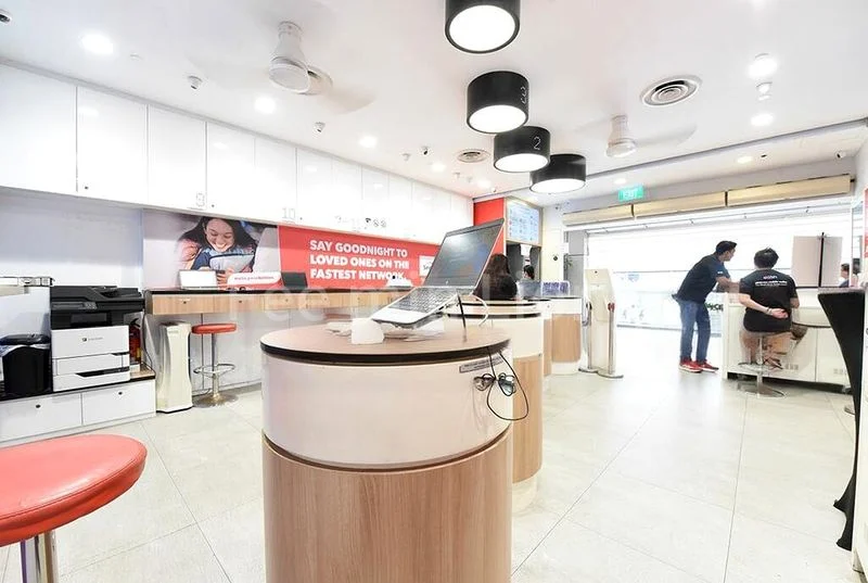 Shop / Shophouse for Rent: Lucky Plaza - Image 3