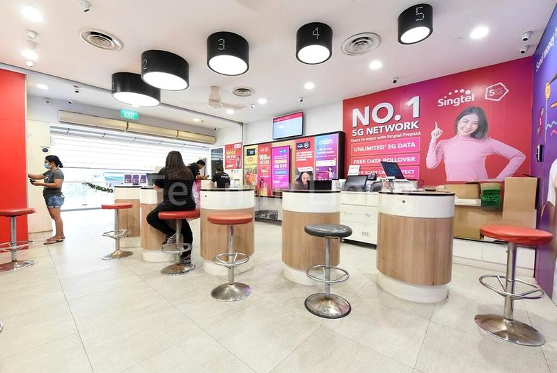 Shop / Shophouse for Rent: Lucky Plaza - Image 2