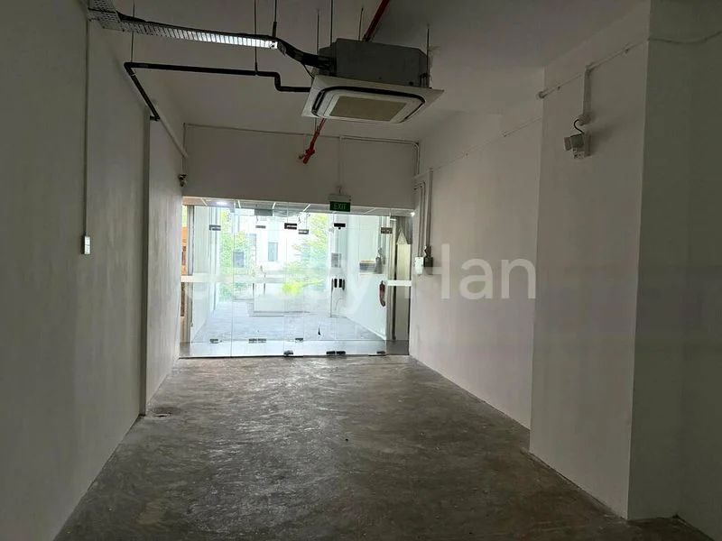 Light Industrial (B1) for Rent: The Commerze @ Irving - Image 4