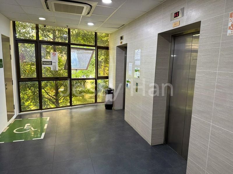 Light Industrial (B1) for Rent: The Commerze @ Irving - Image 1