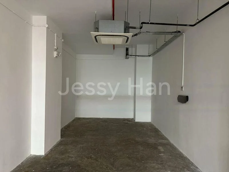 Light Industrial (B1) for Rent: The Commerze @ Irving - Image 2