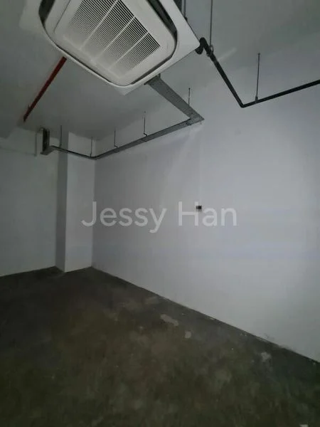 Light Industrial (B1) for Rent: The Commerze @ Irving - Image 5