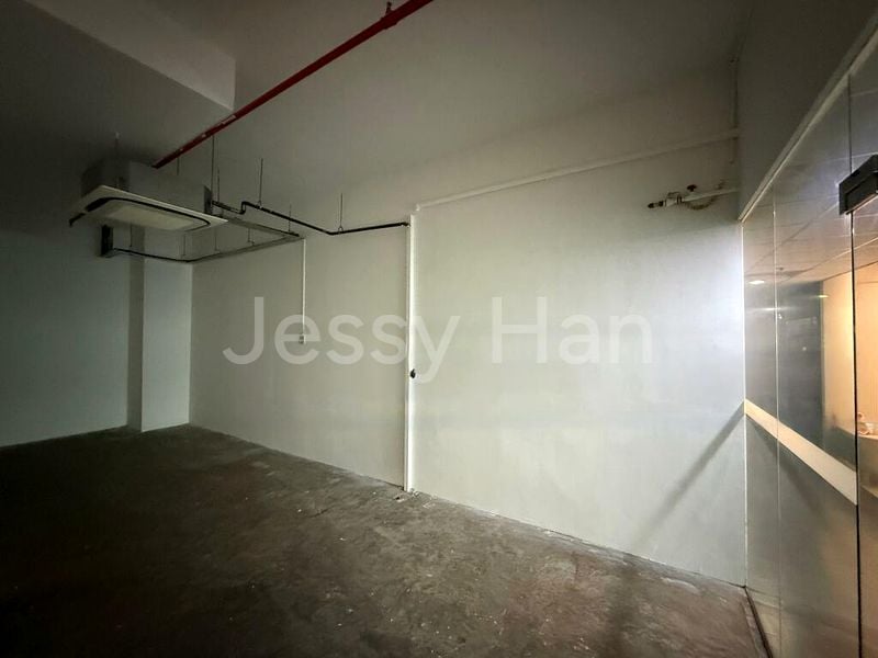 Light Industrial (B1) for Rent: The Commerze @ Irving - Image 3