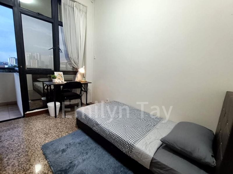 Common Room (Condo) for Rent in  Dover Parkview - Image 3