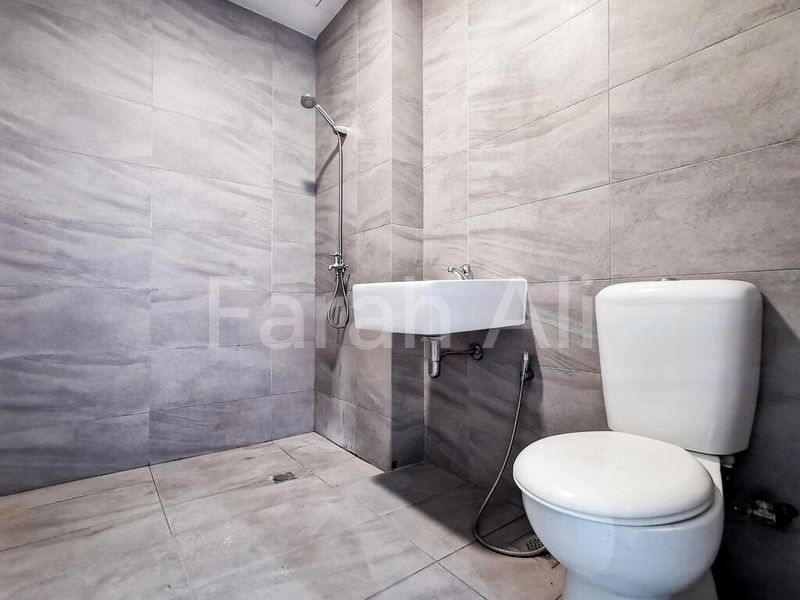 Light Industrial (B1) for Sale: Central-Link - Image 1