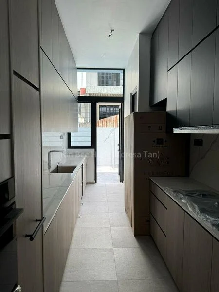 6 Bed Semi-Detached House (Landed) for Sale in  Tavistock Avenue - Image 8