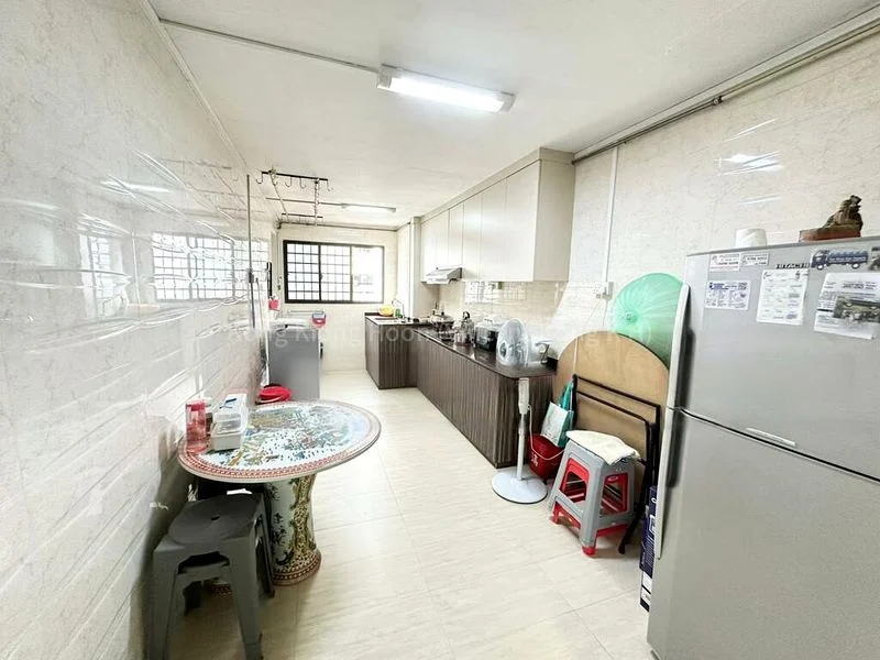 4 Room (4NG) HDB for Sale in  313 Bukit Batok Street 32 - Image 2