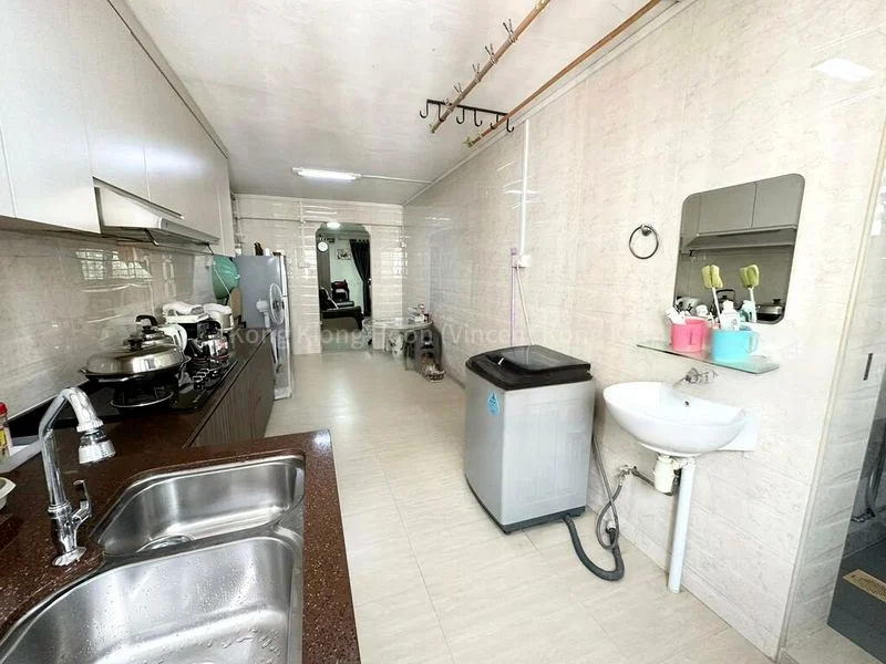 4 Room (4NG) HDB for Sale in  313 Bukit Batok Street 32 - Image 11