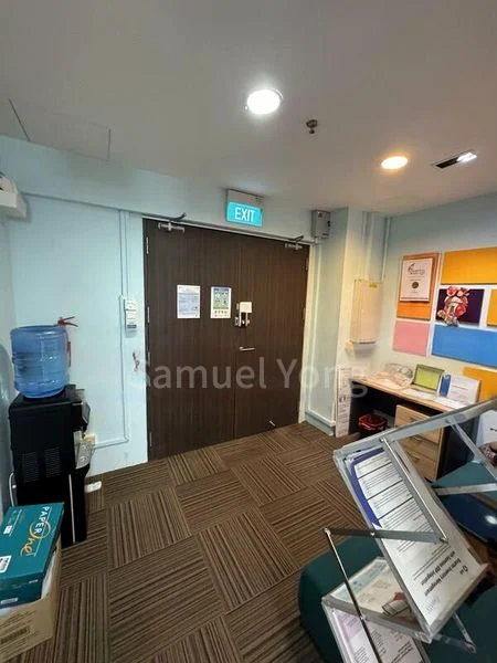 Light Industrial (B1) for Rent: Vertex, 8 Pioneer Road, 2,800 sqft Workshop - Image 9