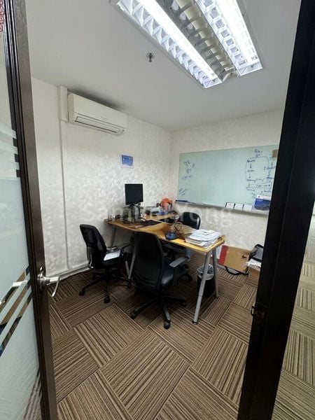 Light Industrial (B1) for Rent: Vertex, 8 Pioneer Road, 2,800 sqft Workshop - Image 6